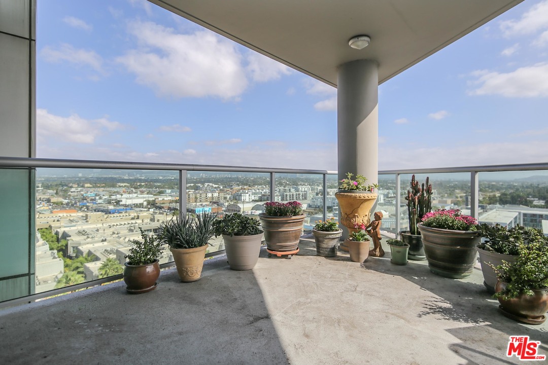 13600 Marina Pointe Drive, Unit 1503 Marina del Rey, CA 90292 - Photo 17 of 32