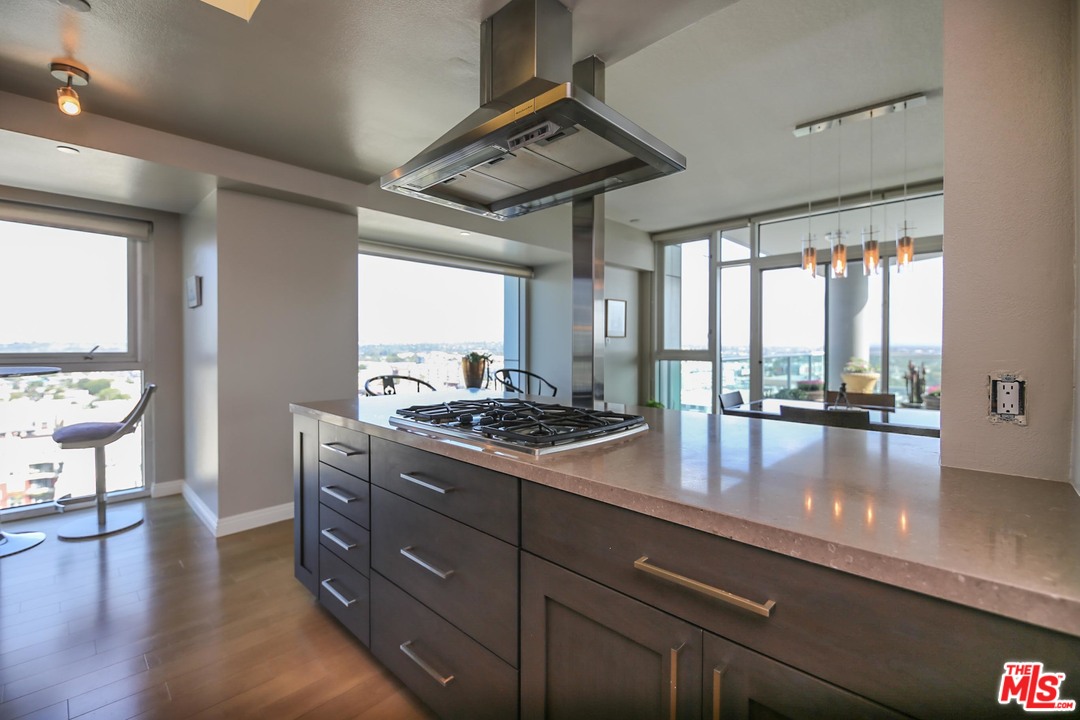 13600 Marina Pointe Drive, Unit 1503 Marina del Rey, CA 90292 - Photo 23 of 32
