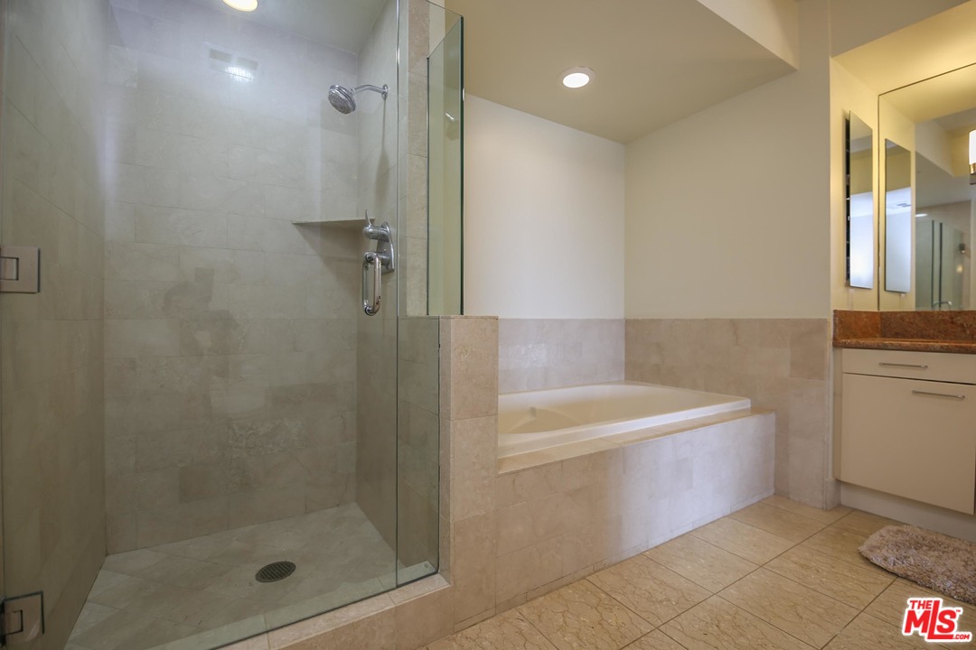 13600 Marina Pointe Drive, Unit 1503 Marina del Rey, CA 90292 - Photo 29 of 32