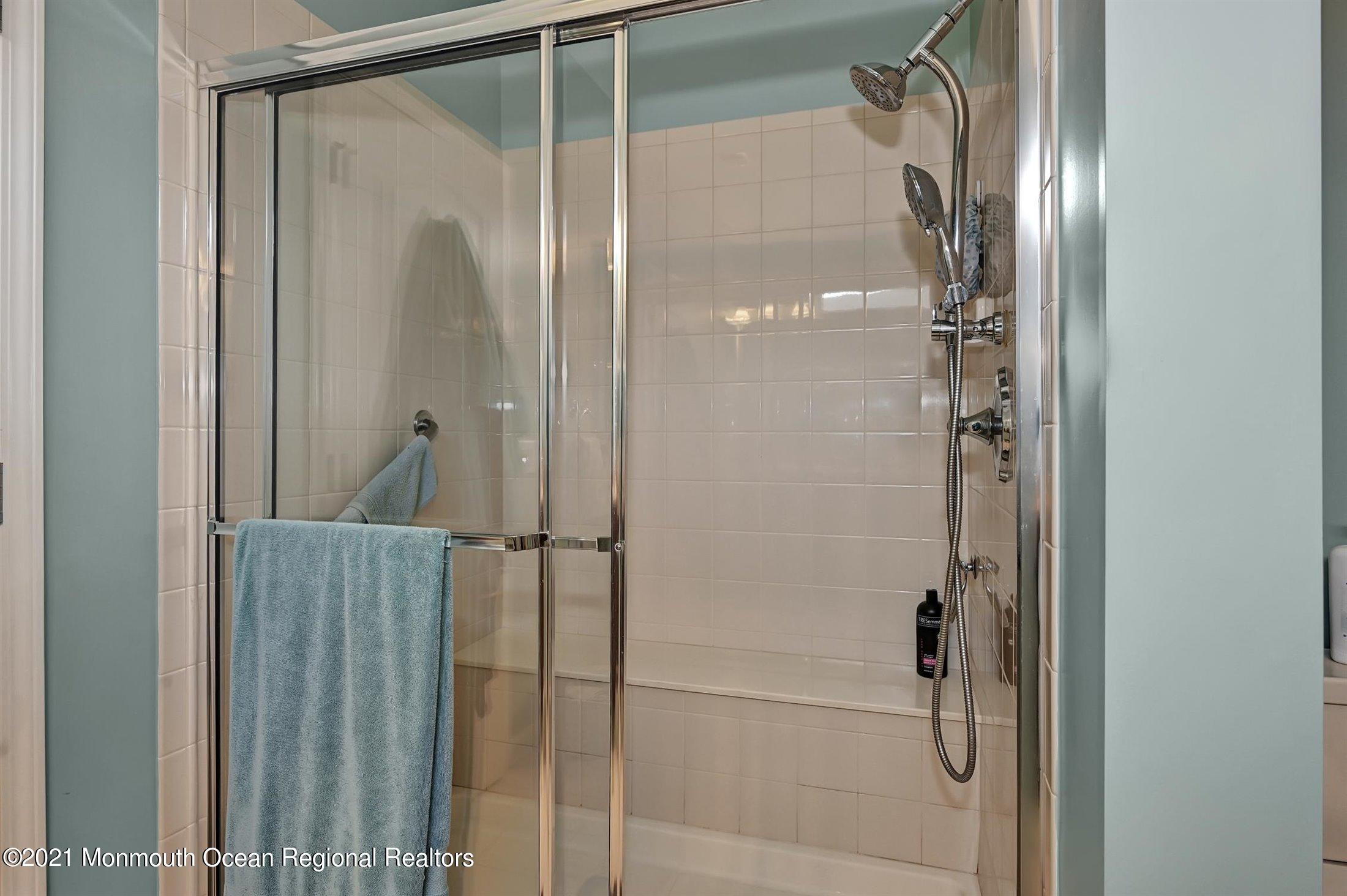 20 Denerail Road Manalapan, NJ 07726 - Photo 21 of 52 21-Master Bath
