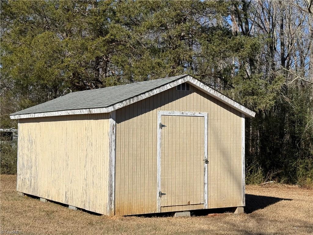 6942 Carbonton Road Sanford, NC 27330 - Photo 38 of 46