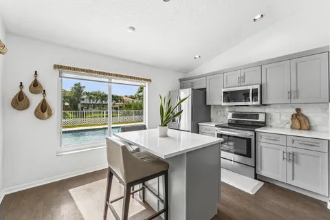 $995,000 | 583 Canoe Point, Delray Beach, FL 33444