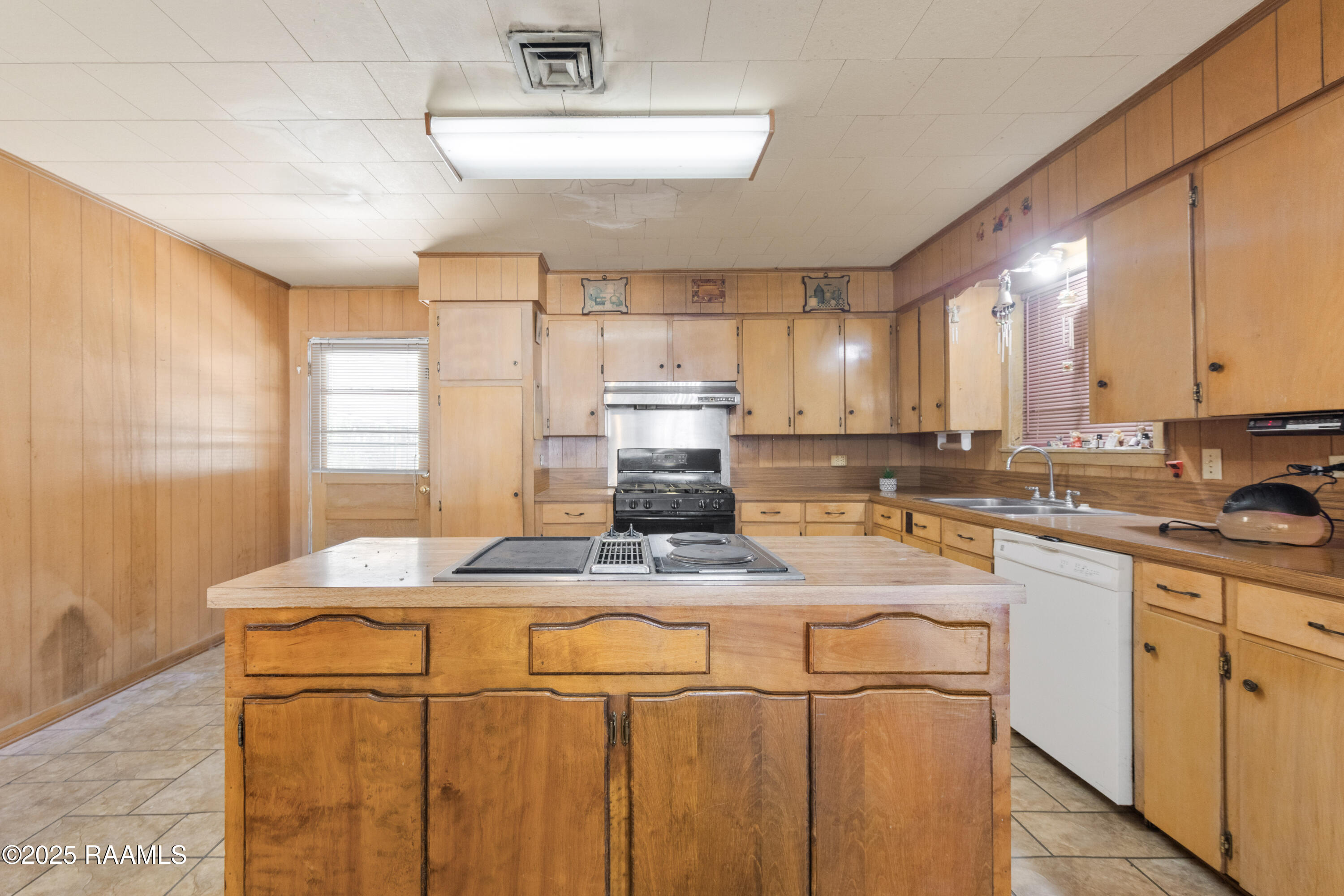 18331 Lois Street Kaplan, LA 70548 - Photo 6 of 43 18331Lois-41