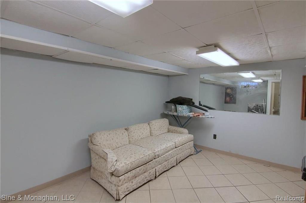 951 Roslyn Road Grosse Pointe Woods, MI 48236 - Photo 20 of 29