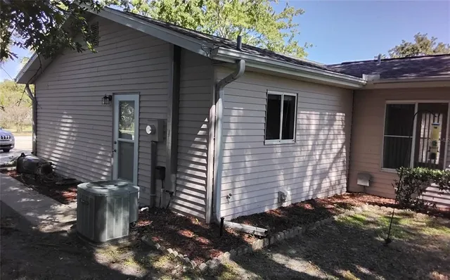 a view of a house with backyard and garden