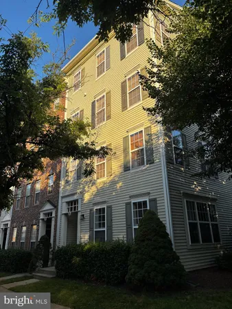 $529,900 | 15 Swanton Lane, Unit 200, Gaithersburg, MD 20878