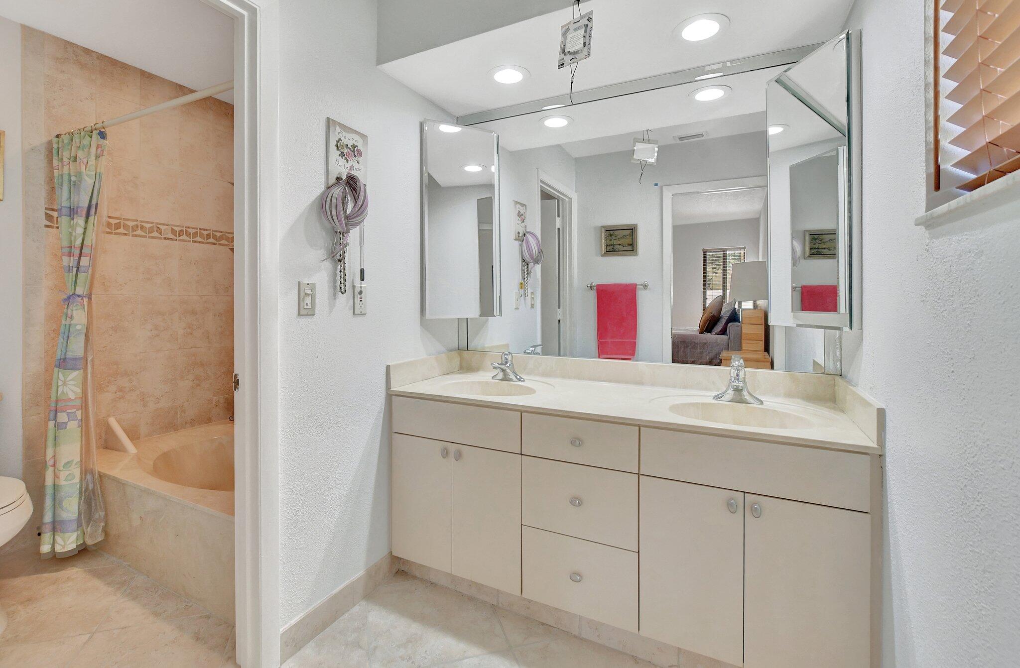 6798 Consolata Street Boca Raton, FL 33433 - Photo 21 of 39 PRIMARY BATH