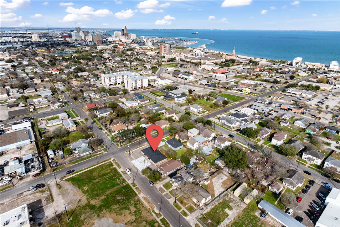 923 Craig Street Corpus Christi, TX 78404 - Photo 2 of 39