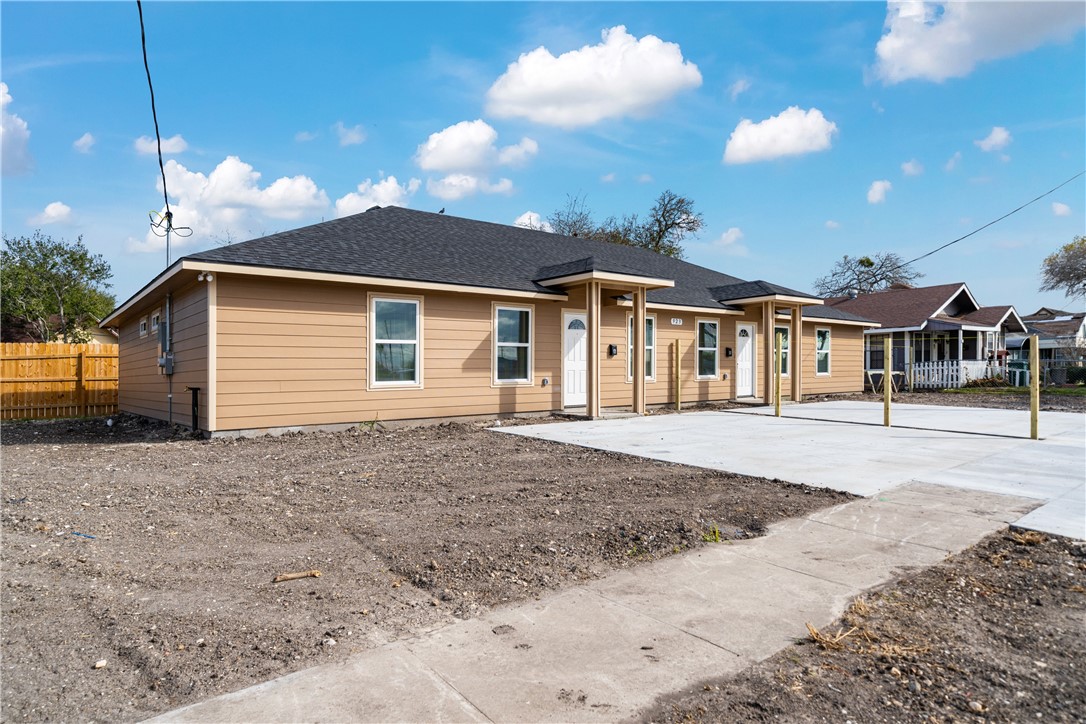 923 Craig Street Corpus Christi, TX 78404 - Photo 3 of 39