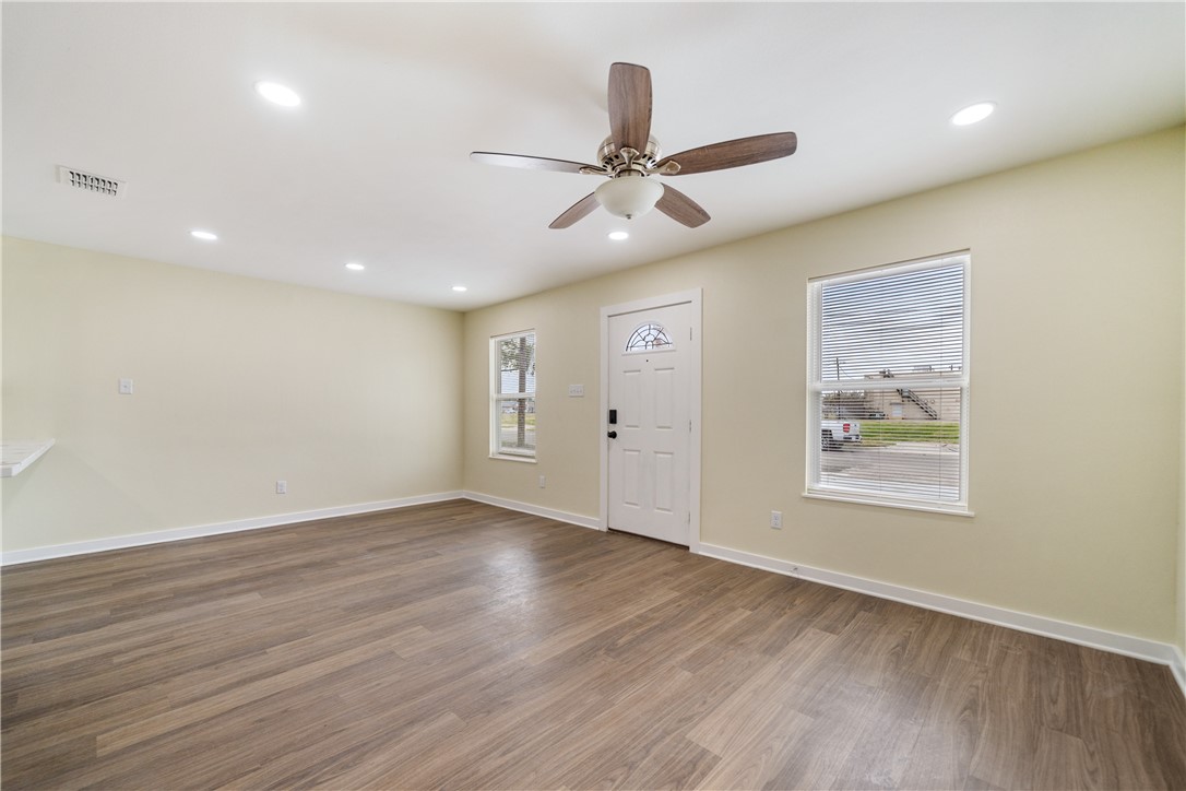 923 Craig Street Corpus Christi, TX 78404 - Photo 6 of 39