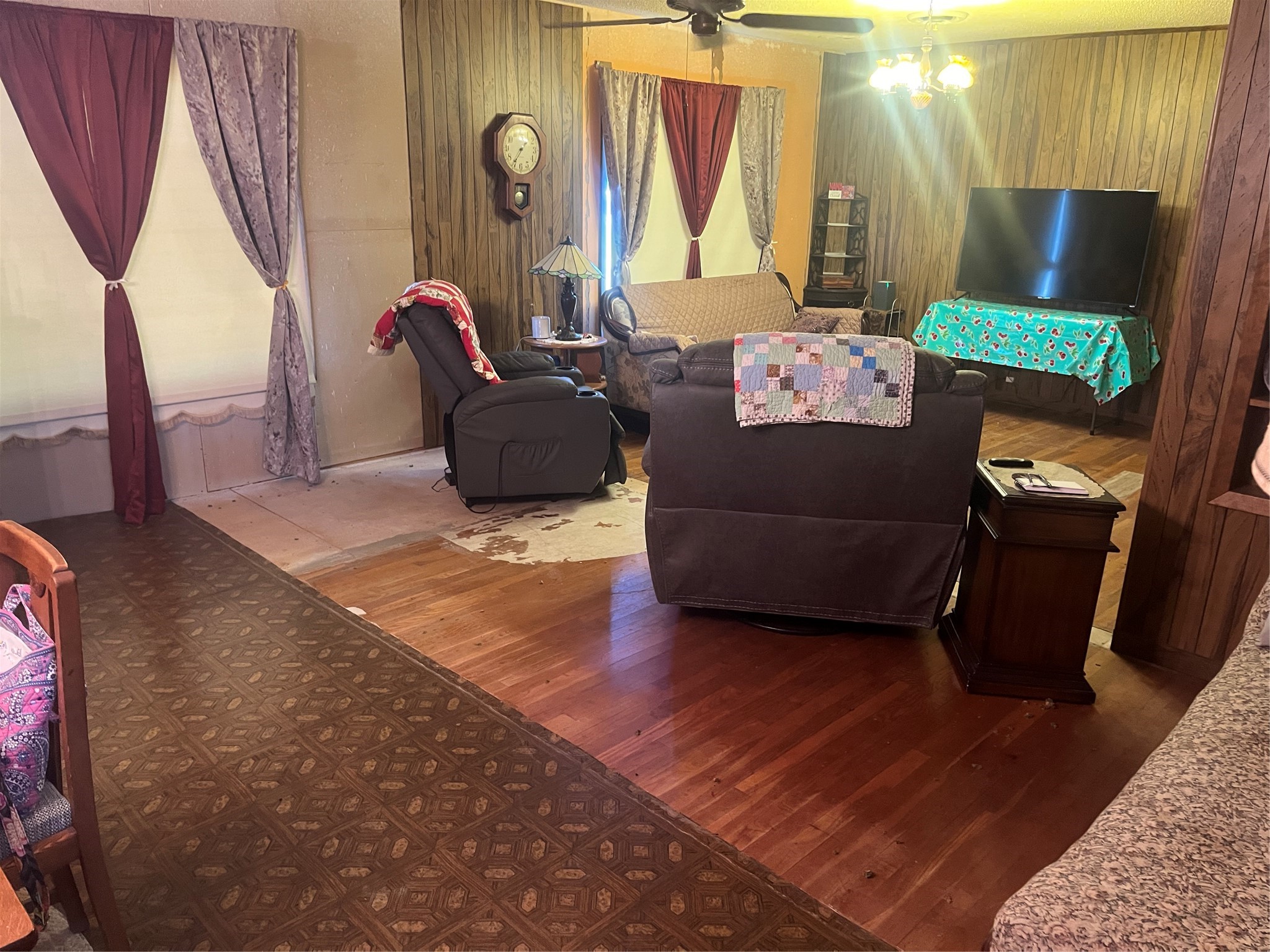 1239 Fm 1160 Road Louise, TX 77455 - Photo 19 of 24 a living room with furniture and a flat screen tv