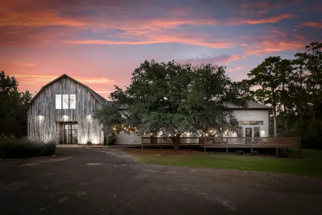 a view of a house with a big yard