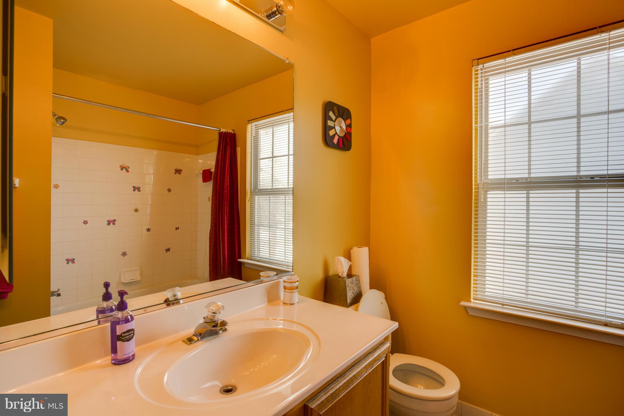 9404 Hobart Street Springdale, MD 20721 - Photo 17 of 29 Bath Upstairs