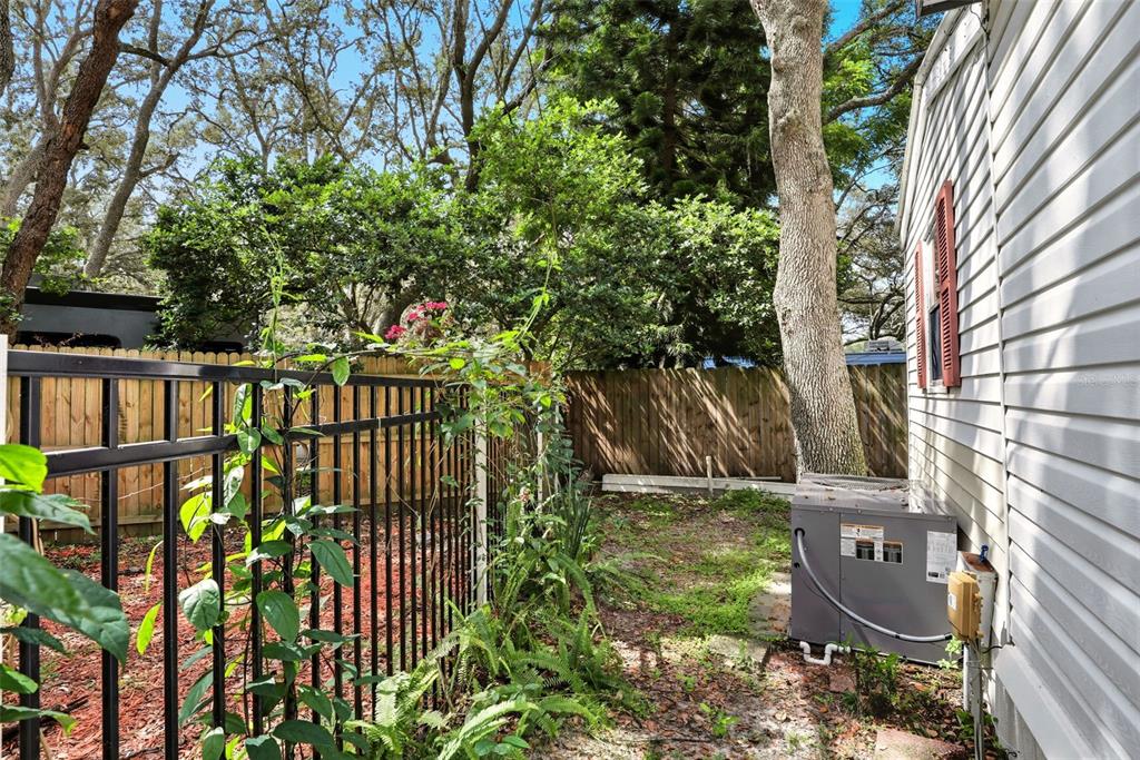 3000 Clarcona Road, Unit 362 Apopka, FL 32703 - Photo 28 of 32 a view of a wrought iron fences