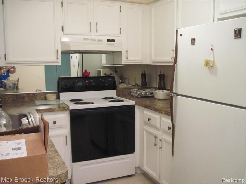 29602 Middlebelt Road, Unit 1804 Farmington, MI 48334 - Photo 7 of 15 IMG_0010.JPG
