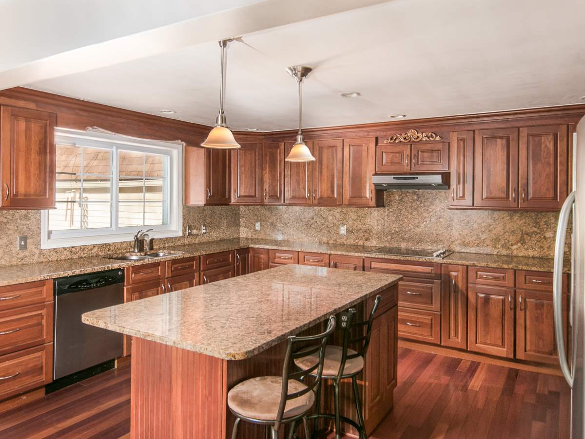 9 New Searles Road Nashua, NH 03062 - Photo 3 of 29