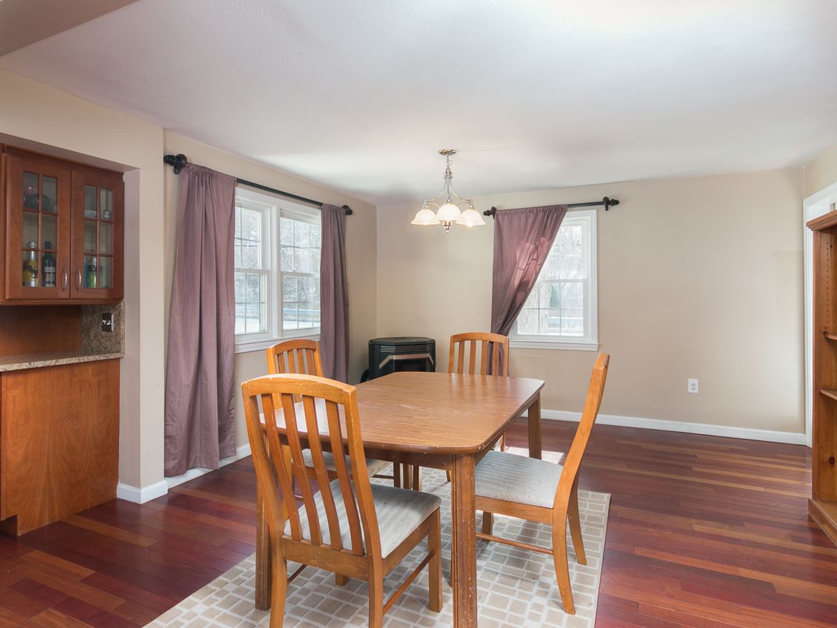9 New Searles Road Nashua, NH 03062 - Photo 6 of 29