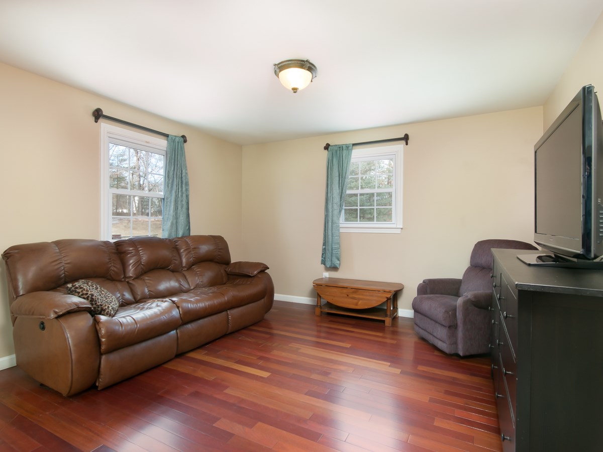 9 New Searles Road Nashua, NH 03062 - Photo 9 of 29