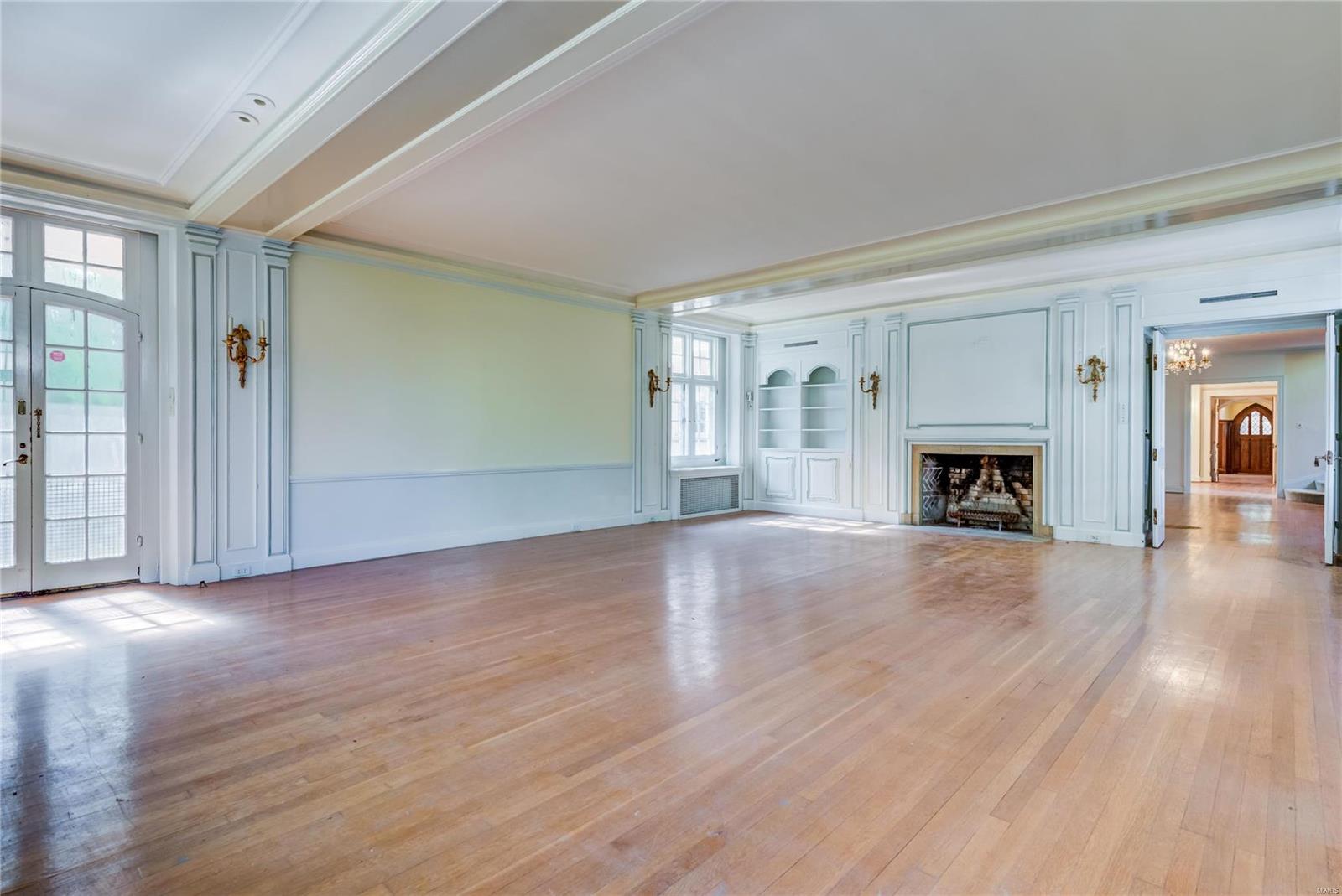 1601 Warson Road Ladue, MO 63124 - Photo 10 of 38 Gallery Image 10