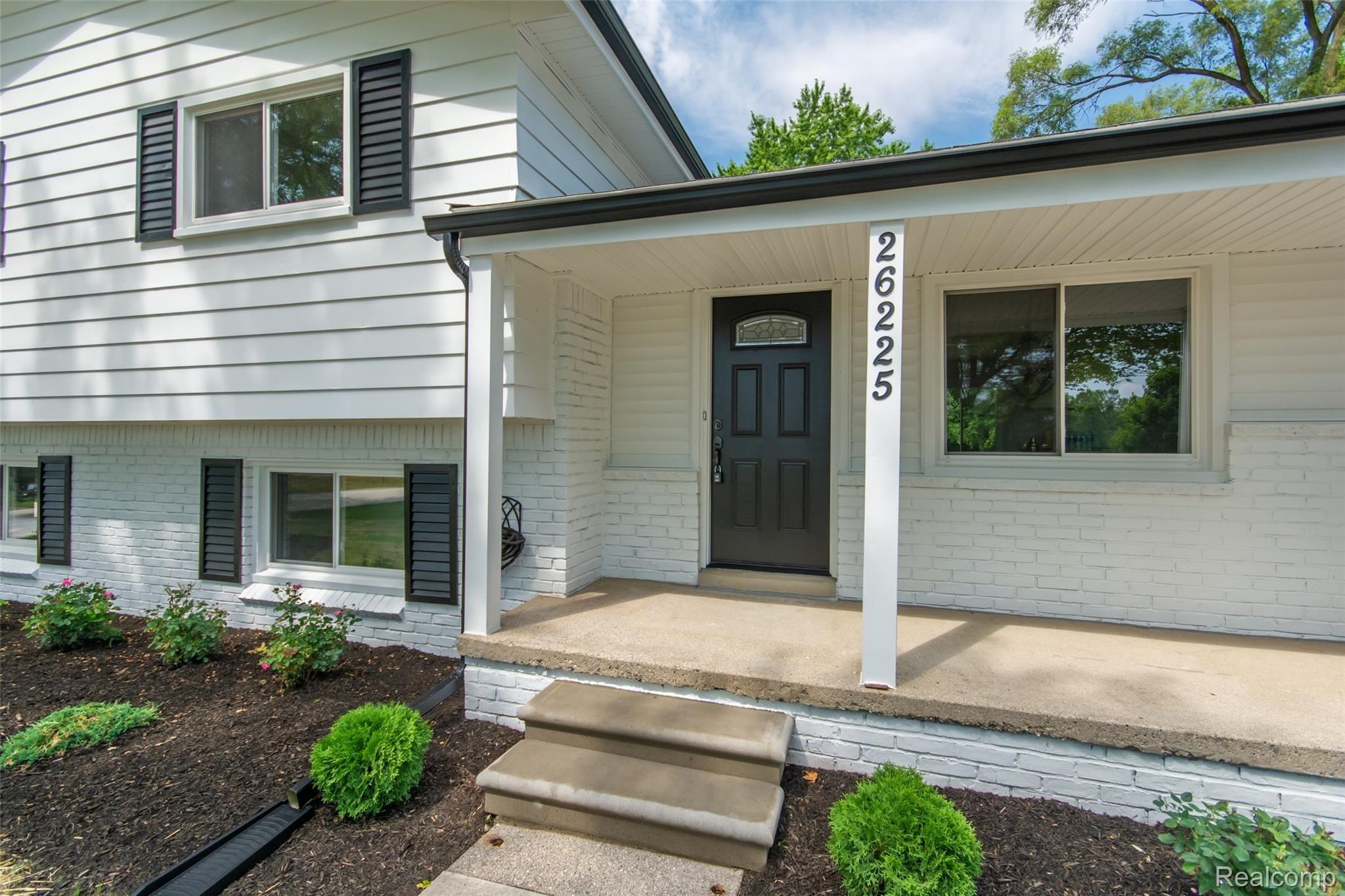 26225 Middlebelt Road Farmington, MI 48334 - Photo 2 of 40 DSC_3416.jpg