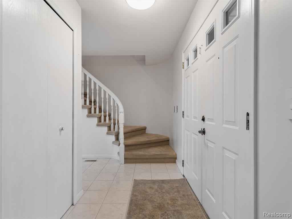 305 Torrent Court Rochester Hills, MI 48307 - Photo 7 of 36