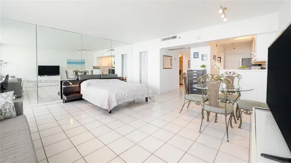 $2,800 | 100 Lincoln Road, Unit 1136, Miami Beach, FL 33139