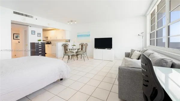 $2,800 | 100 Lincoln Road, Unit 1136, Miami Beach, FL 33139