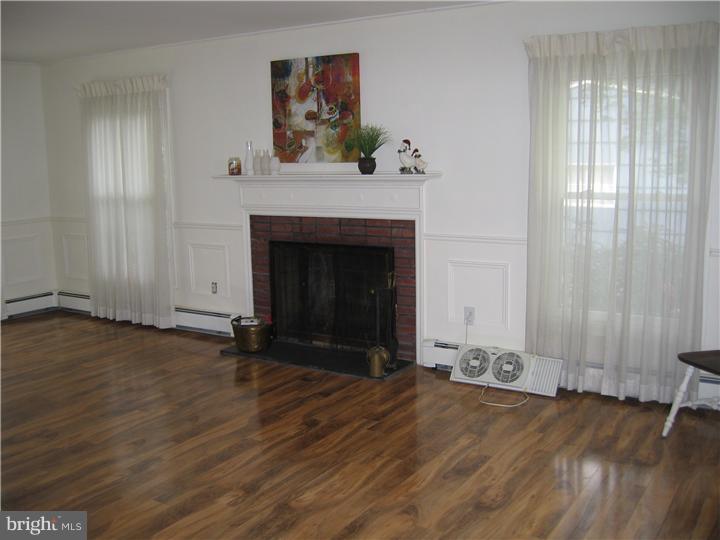 47 Tweed Road Levittown, PA 19056 - Photo 2 of 21 Living Room