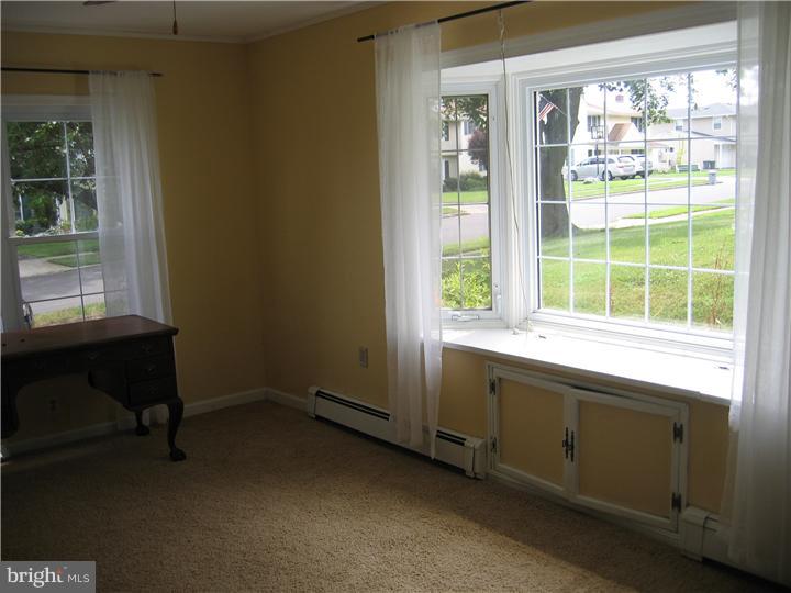 47 Tweed Road Levittown, PA 19056 - Photo 11 of 21 Family Room