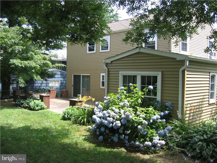47 Tweed Road Levittown, PA 19056 - Photo 18 of 21 Exterior Back