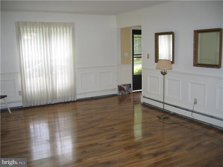 47 Tweed Road Levittown, PA 19056 - Photo 3 of 21 Living Room
