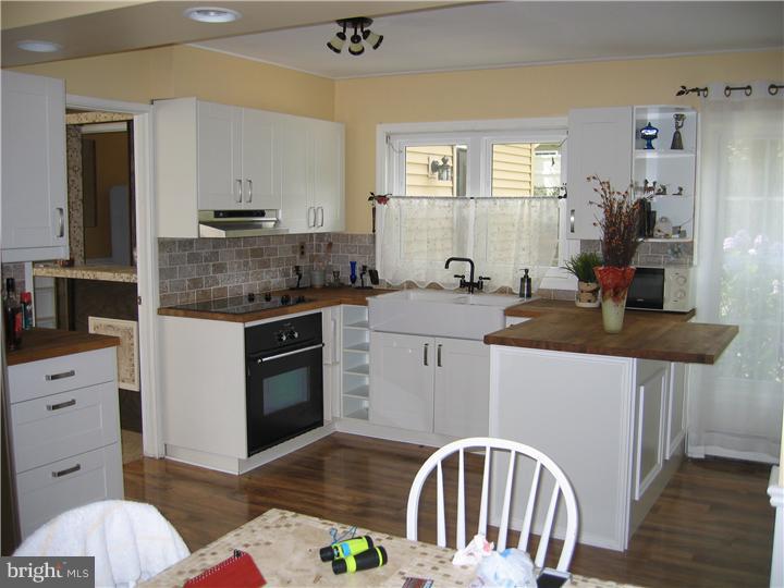 47 Tweed Road Levittown, PA 19056 - Photo 4 of 21 Kitchen