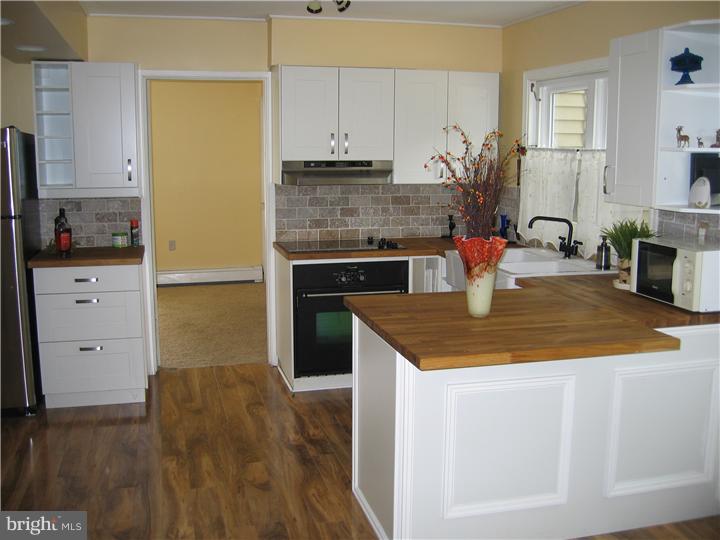 47 Tweed Road Levittown, PA 19056 - Photo 5 of 21 Kitchen