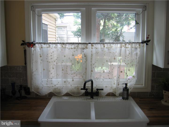 47 Tweed Road Levittown, PA 19056 - Photo 6 of 21 Kitchen