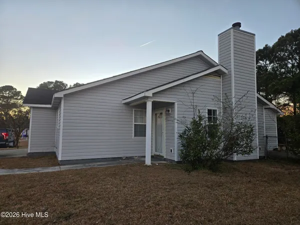 $213,500 | 442 Dion Drive, Hubert, NC 28539