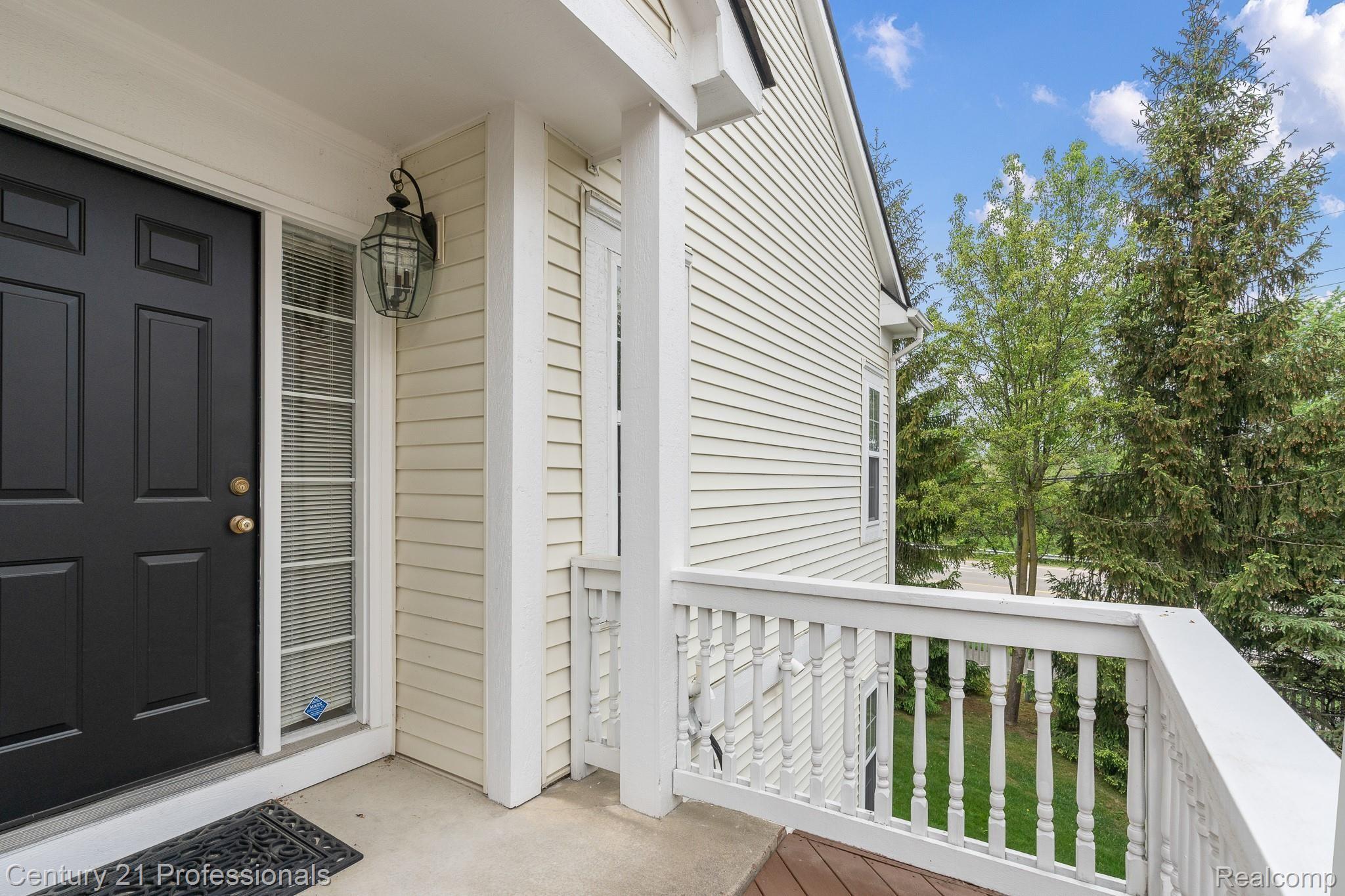 663 West Bluff Court Rochester, MI 48307 - Photo 33 of 38 663 W Bluff MLS-W046.jpg