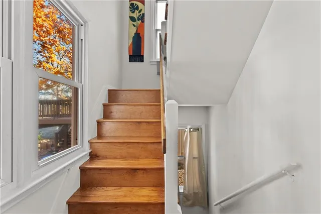 $399,000 | 22 Clipper Drive, Lake Tapawingo, MO 64015