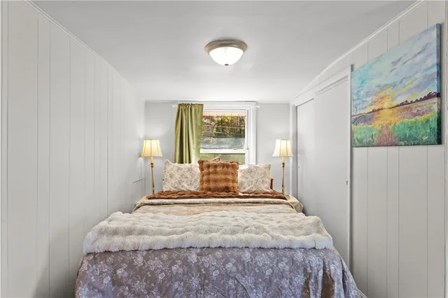 $399,000 | 22 Clipper Drive, Lake Tapawingo, MO 64015