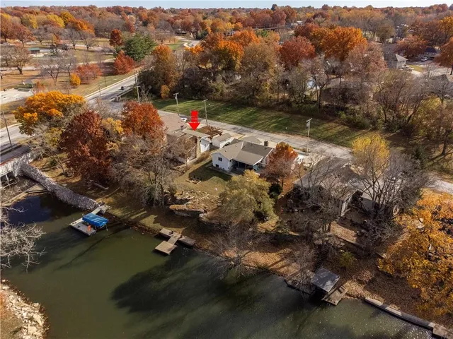 $399,000 | 22 Clipper Drive, Lake Tapawingo, MO 64015