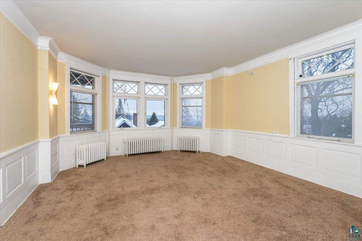 2510 East Superior Street Duluth, MN 55812 - Photo 3 of 34 1st Floor Living rm