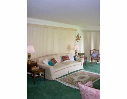 147 Starr Road Cheswick, PA 15024 - Photo 3 of 8 Living Room.