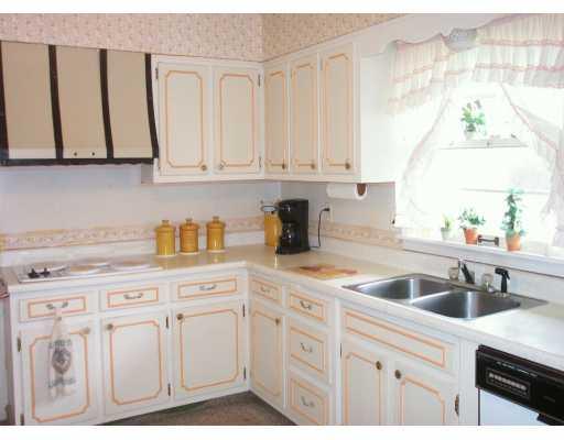 147 Starr Road Cheswick, PA 15024 - Photo 5 of 8 Kitchen.