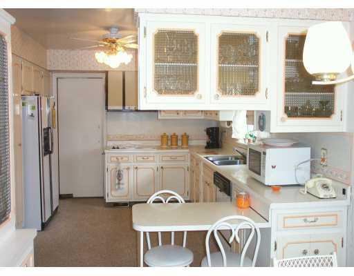 147 Starr Road Cheswick, PA 15024 - Photo 6 of 8 Kitchen.