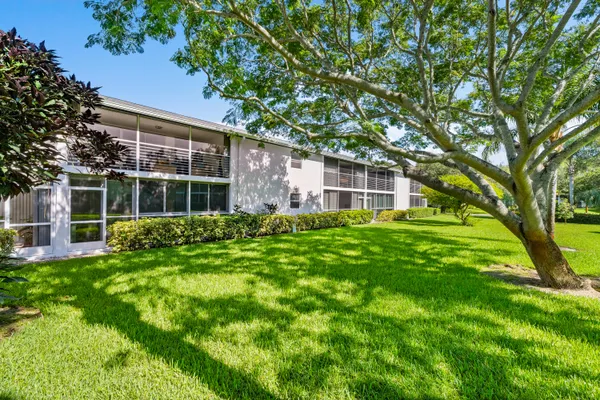$2,300 | 4 Westwood Avenue, Jupiter, FL 33469