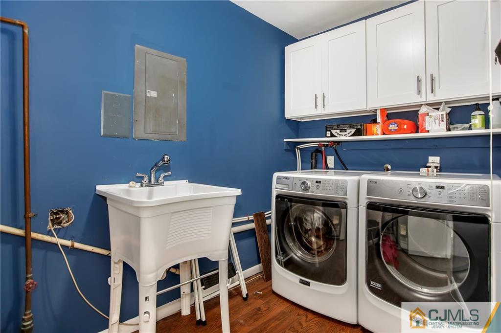 54 Holly Court Edison, NJ 08820 - Photo 9 of 25 a utility room with dryer and washer