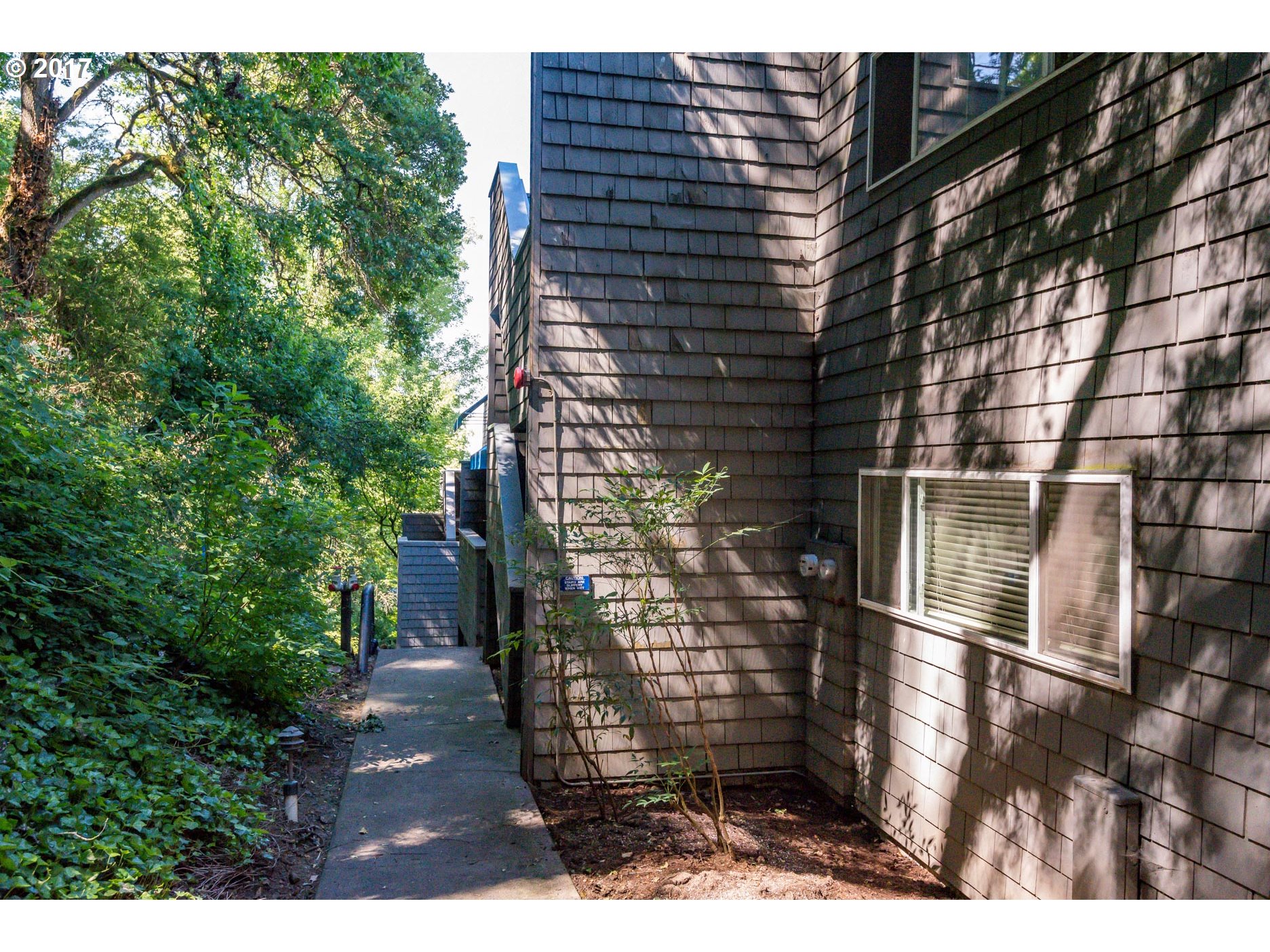 3701 Southwest Condor Avenue, Unit L2 Portland, OR 97239 - Photo 3 of 28 Gallery Image 3