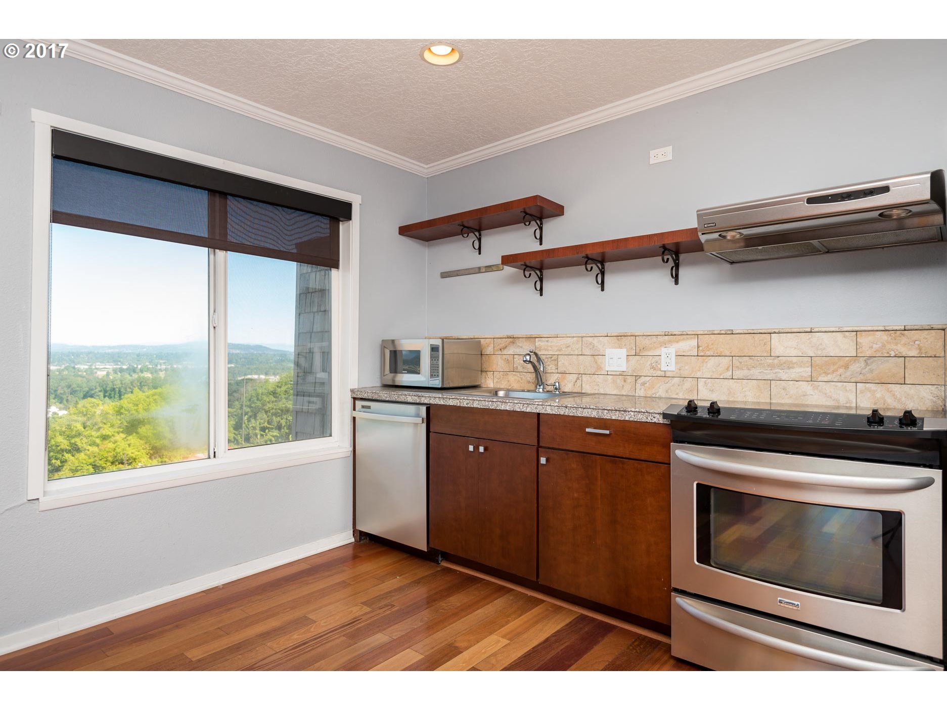 3701 Southwest Condor Avenue, Unit L2 Portland, OR 97239 - Photo 6 of 28 Gallery Image 6