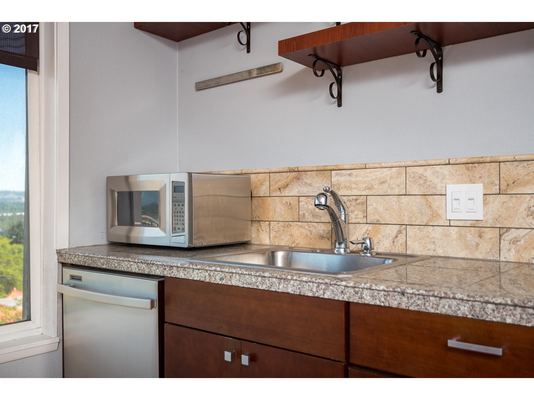3701 Southwest Condor Avenue, Unit L2 Portland, OR 97239 - Photo 8 of 28 Gallery Image 8