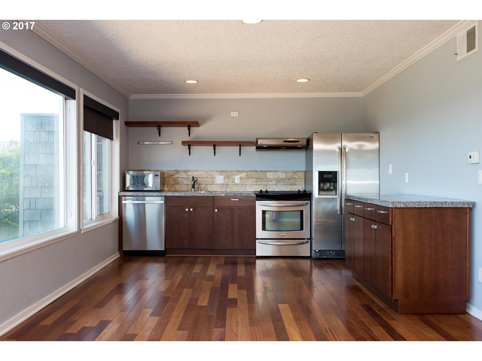 3701 Southwest Condor Avenue, Unit L2 Portland, OR 97239 - Photo 10 of 28 Gallery Image 10