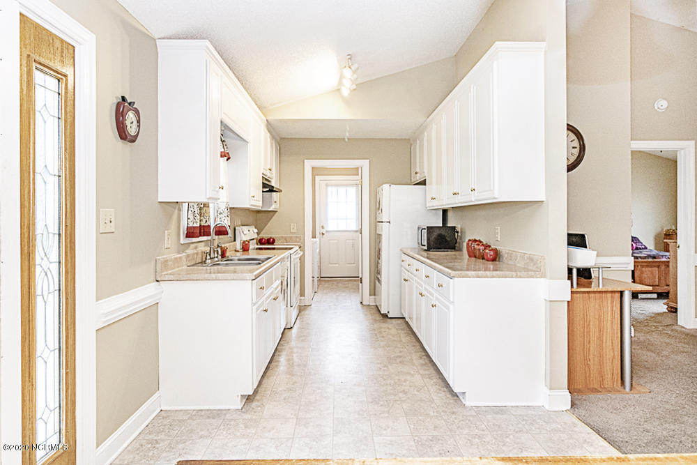 5513 Scuppernong Road Wilson, NC 27893 - Photo 11 of 35 Kitchen